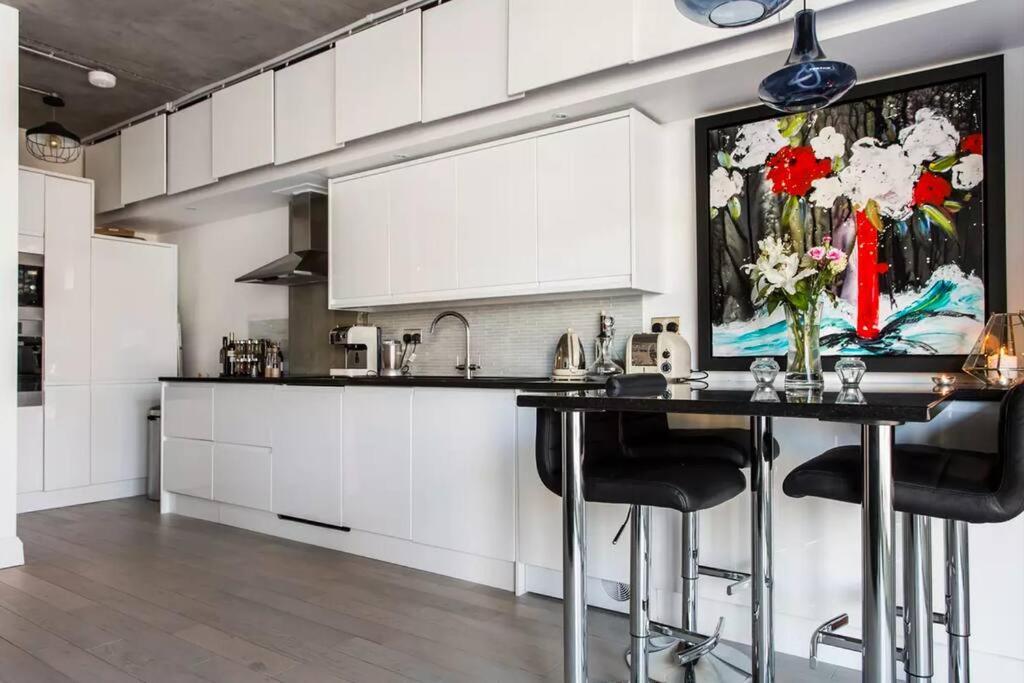 Canal-Side Apartment In Shoreditch ลอนดอน ภายนอก รูปภาพ