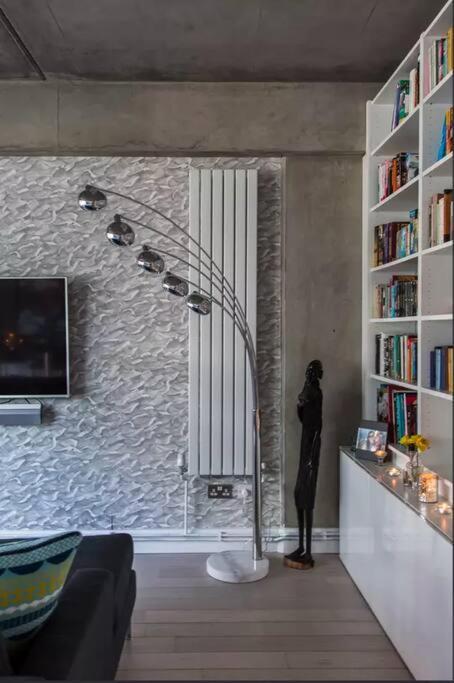 Canal-Side Apartment In Shoreditch ลอนดอน ภายนอก รูปภาพ
